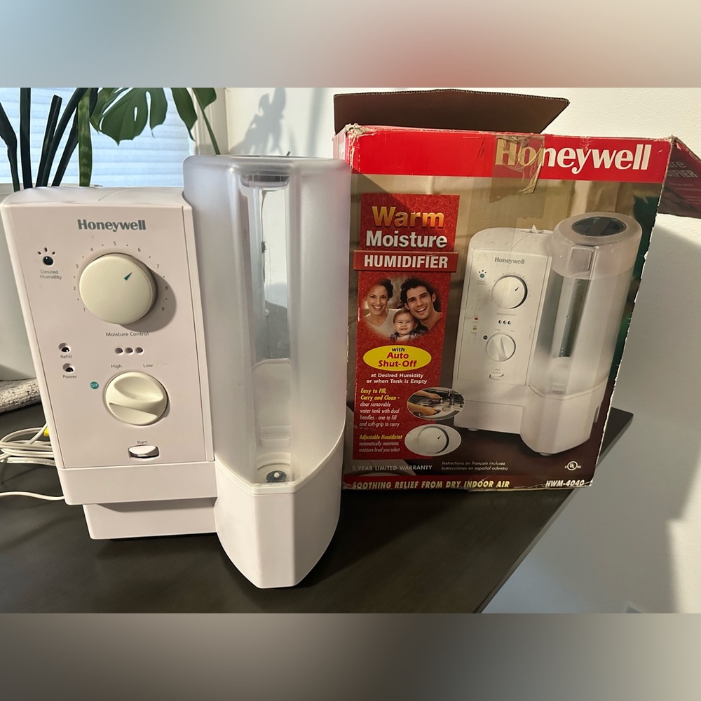 Honeywell Warm Moisture Humidifier (model HWM-40401)